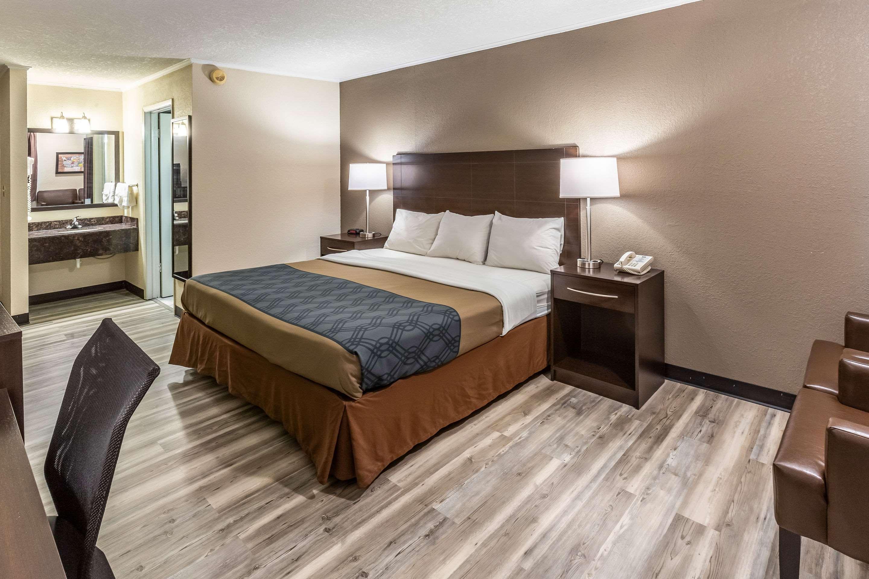 Econo Lodge Inn&Suites Newton Esterno foto
