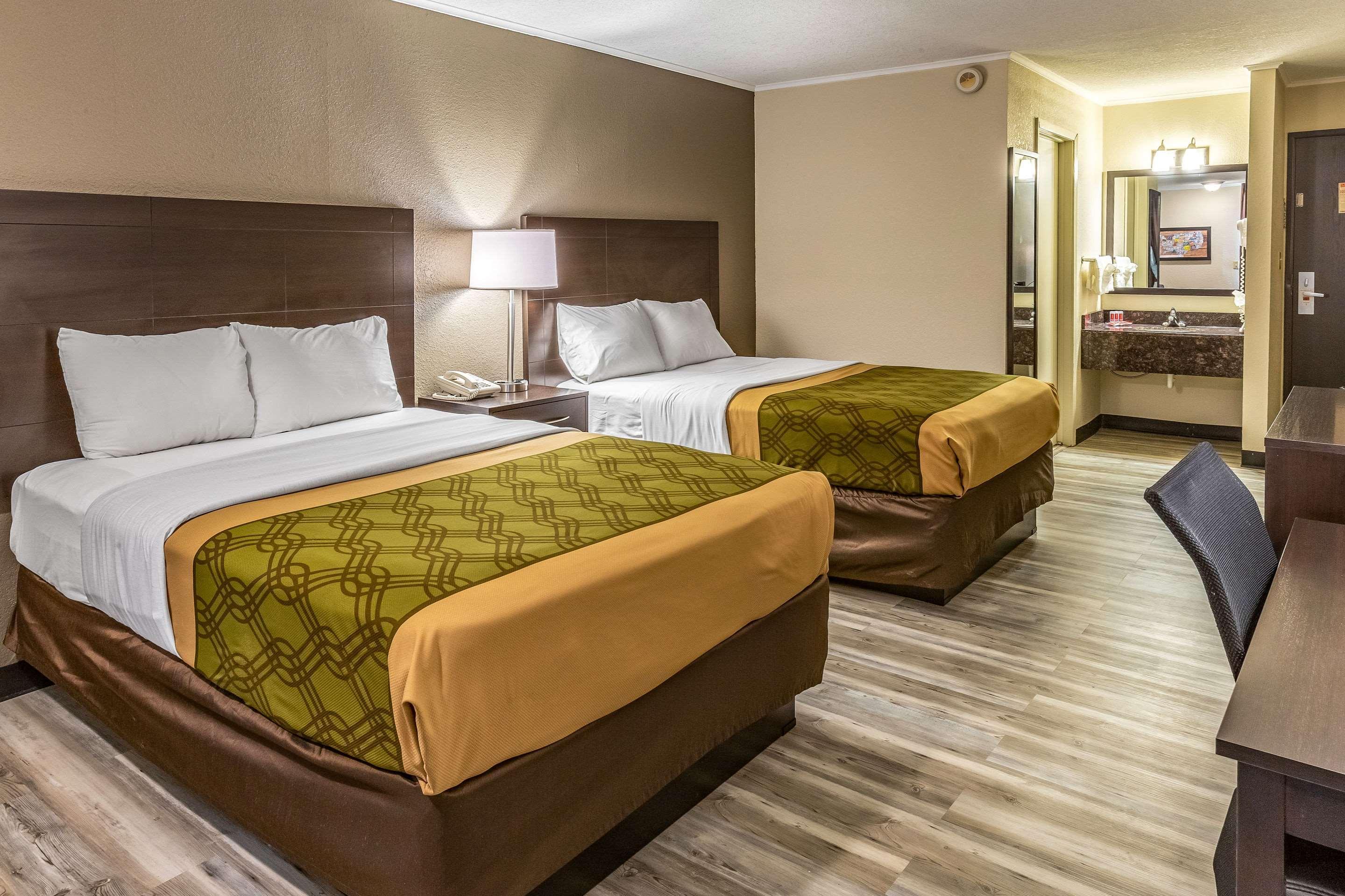 Econo Lodge Inn&Suites Newton Esterno foto