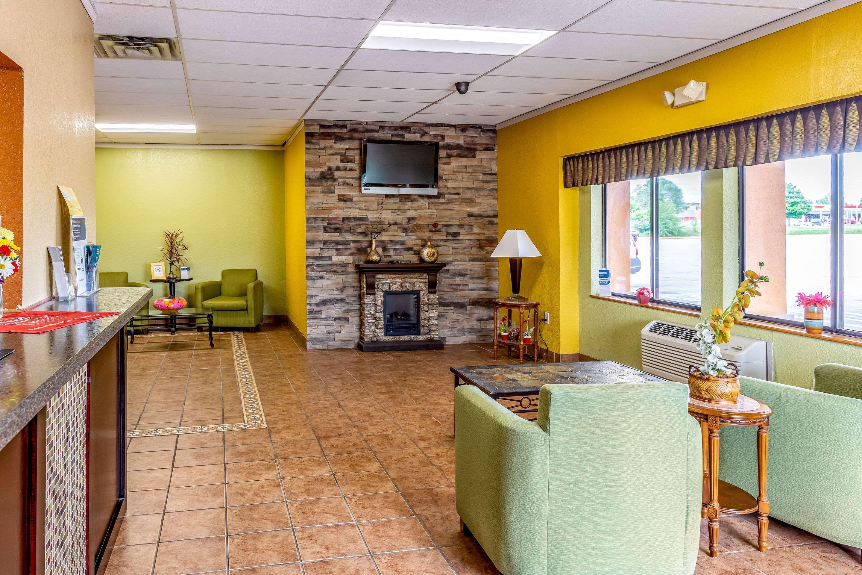 Econo Lodge Inn&Suites Newton Esterno foto