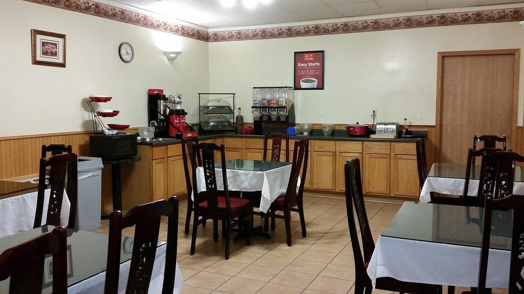 Econo Lodge Inn&Suites Newton Esterno foto