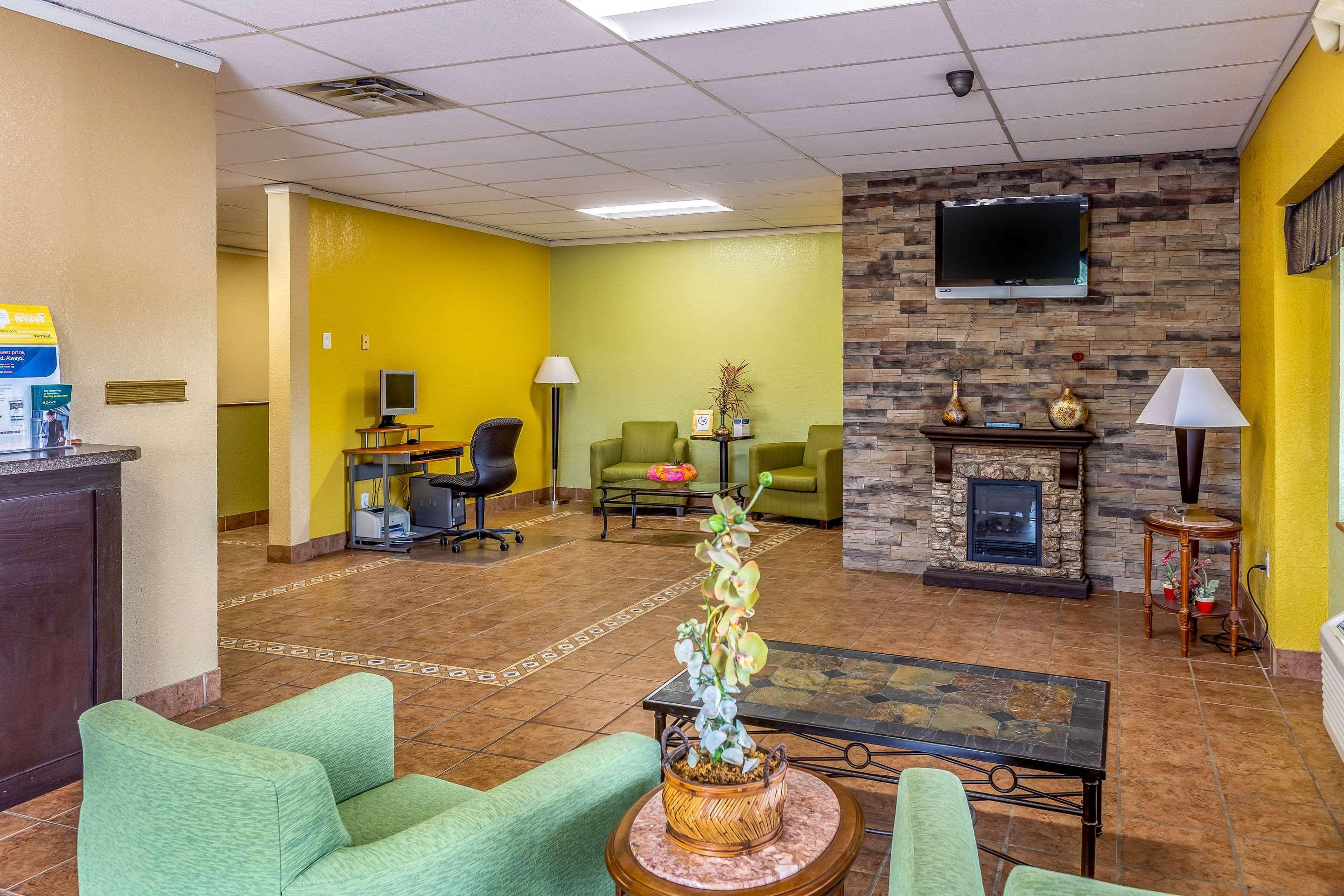 Econo Lodge Inn&Suites Newton Esterno foto
