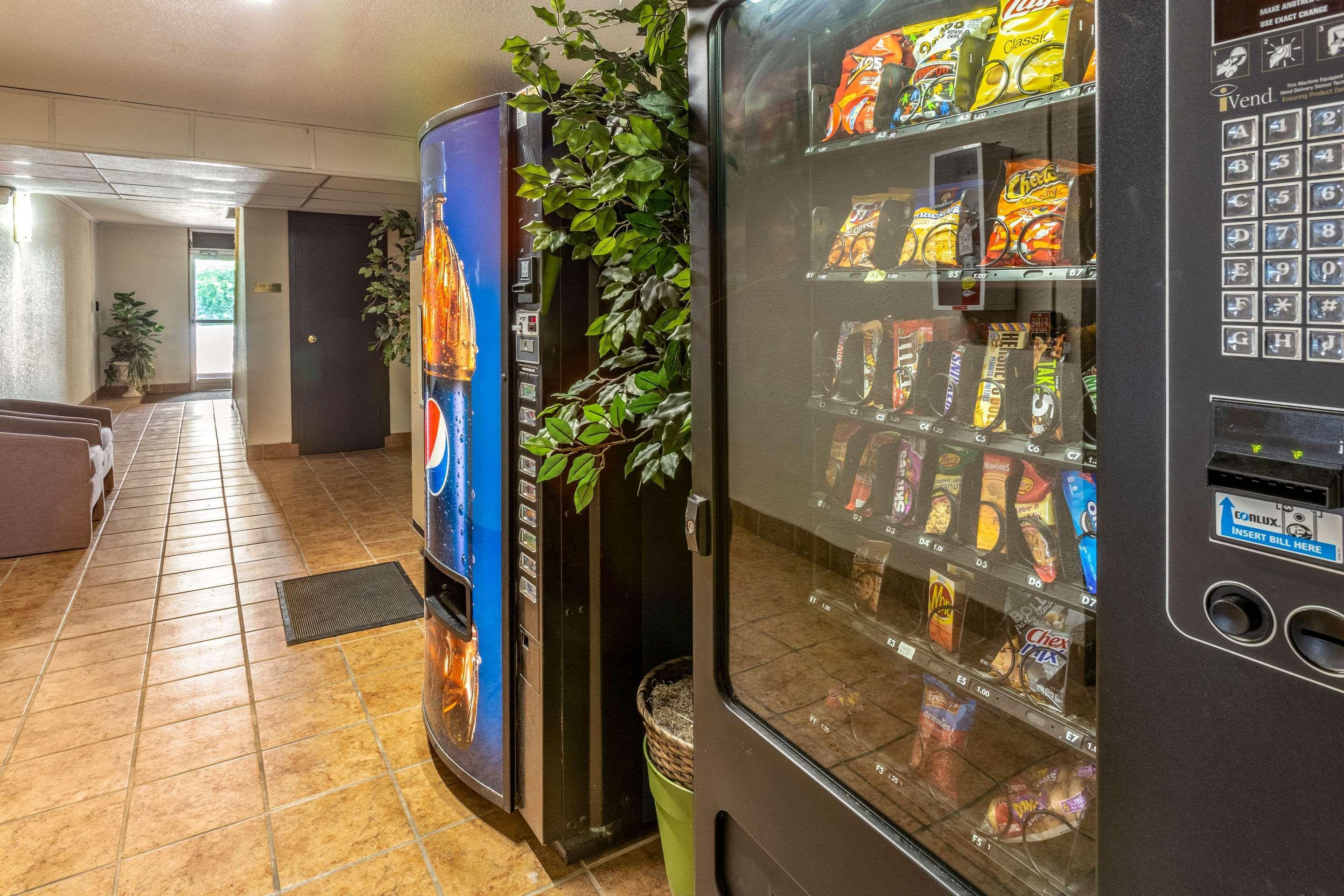 Econo Lodge Inn&Suites Newton Esterno foto