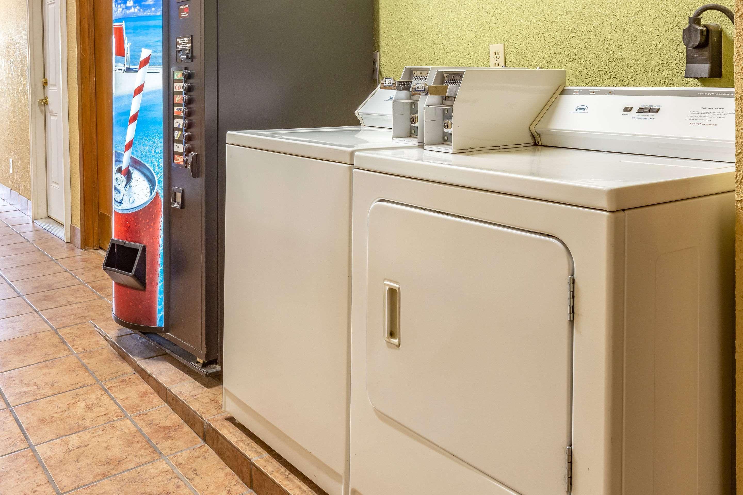 Econo Lodge Inn&Suites Newton Esterno foto