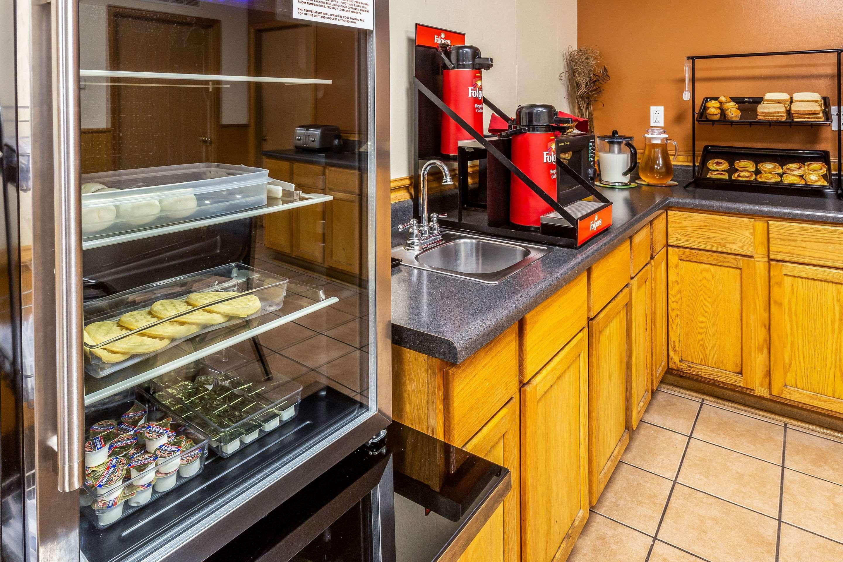 Econo Lodge Inn&Suites Newton Esterno foto