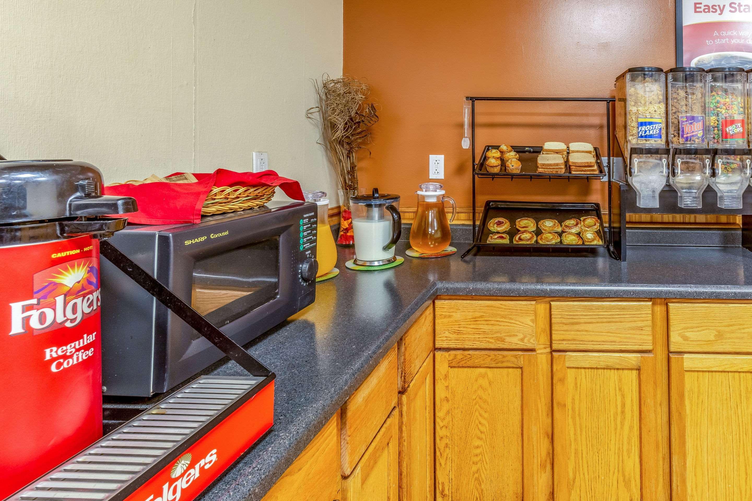 Econo Lodge Inn&Suites Newton Esterno foto