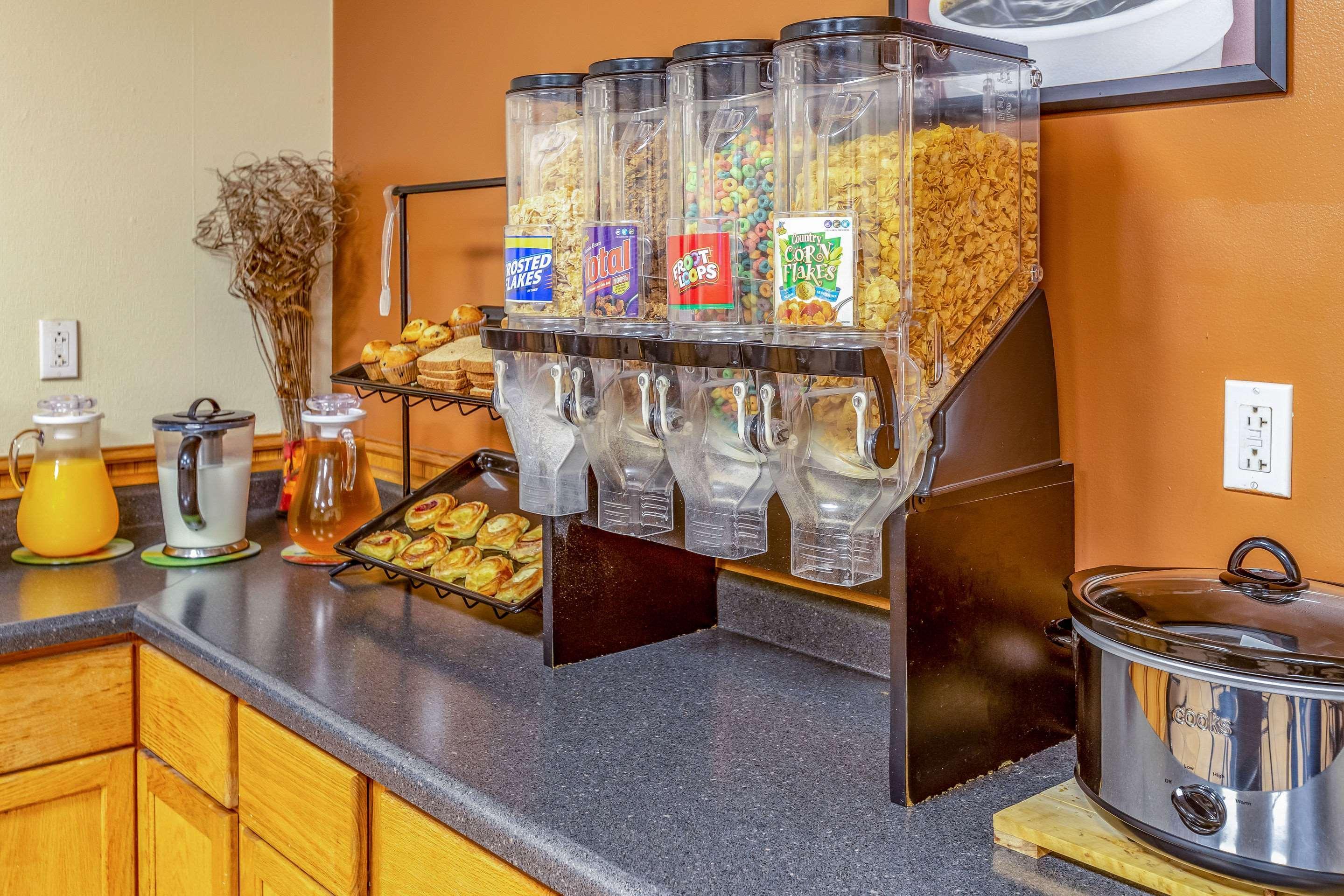 Econo Lodge Inn&Suites Newton Esterno foto