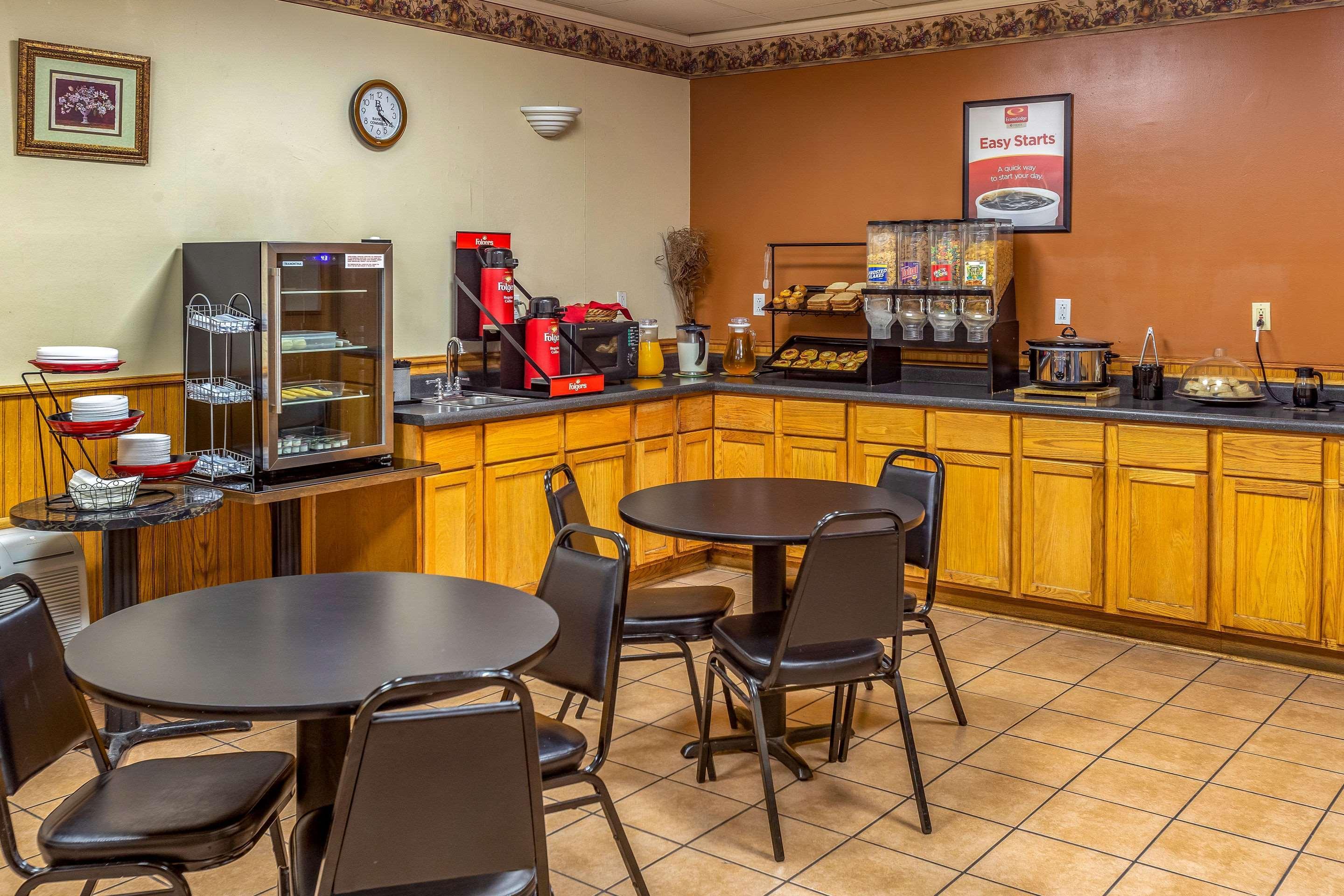 Econo Lodge Inn&Suites Newton Esterno foto