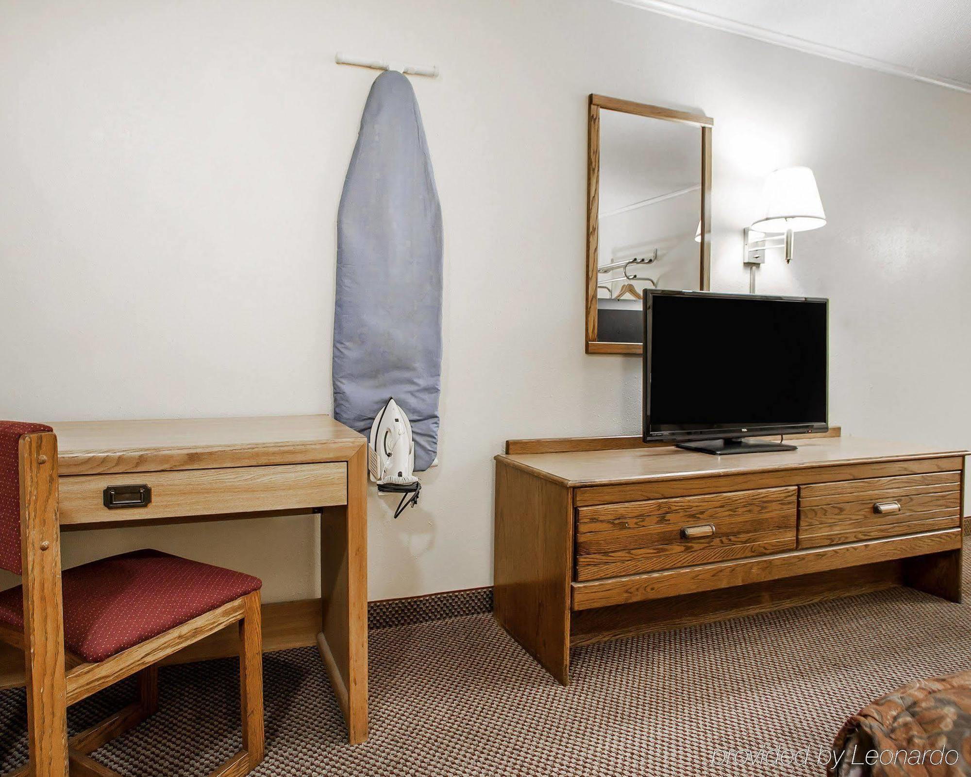 Econo Lodge Inn&Suites Newton Esterno foto