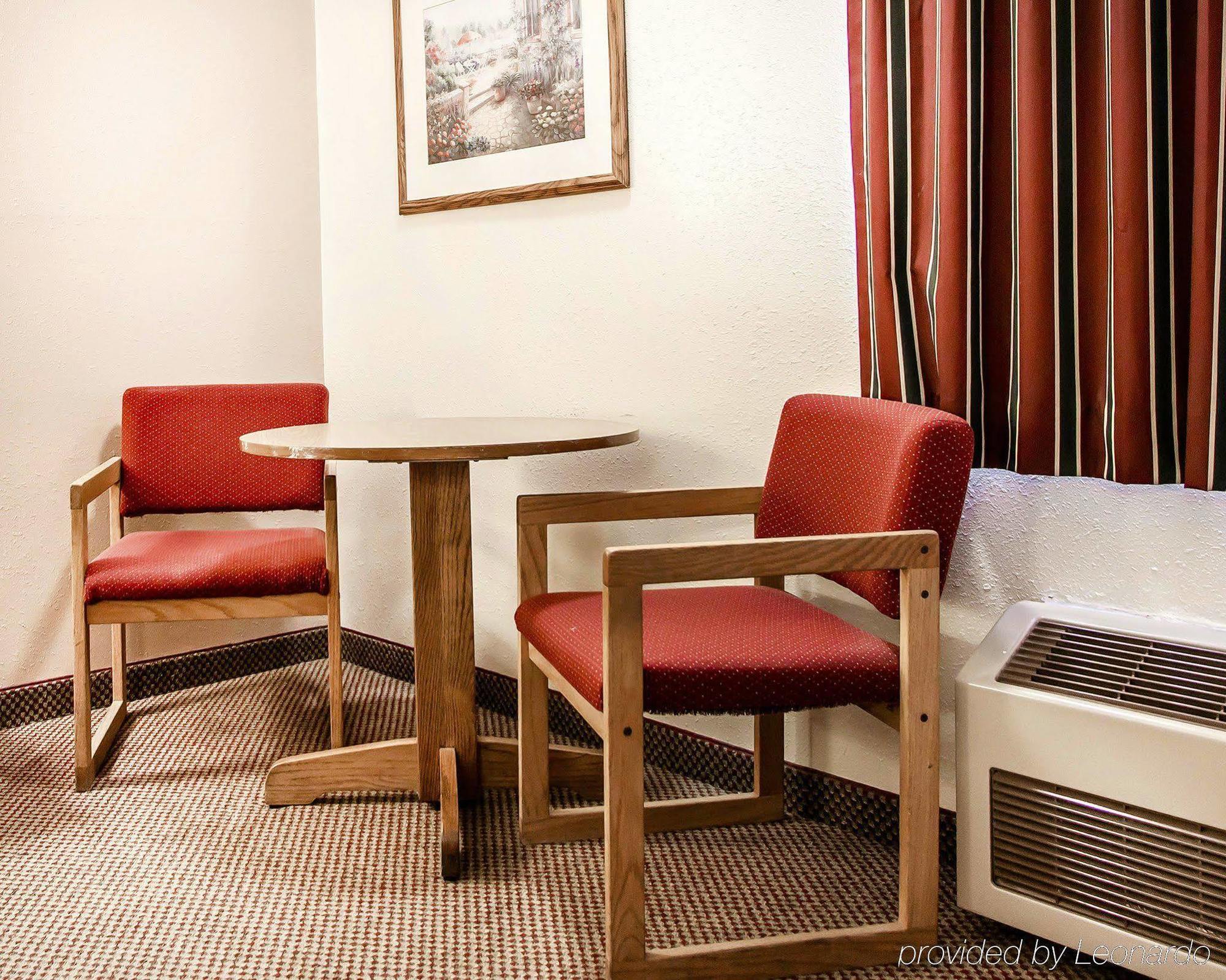 Econo Lodge Inn&Suites Newton Esterno foto