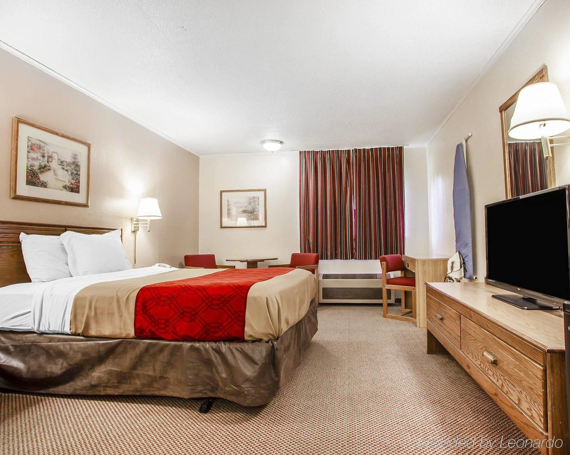 Econo Lodge Inn&Suites Newton Esterno foto
