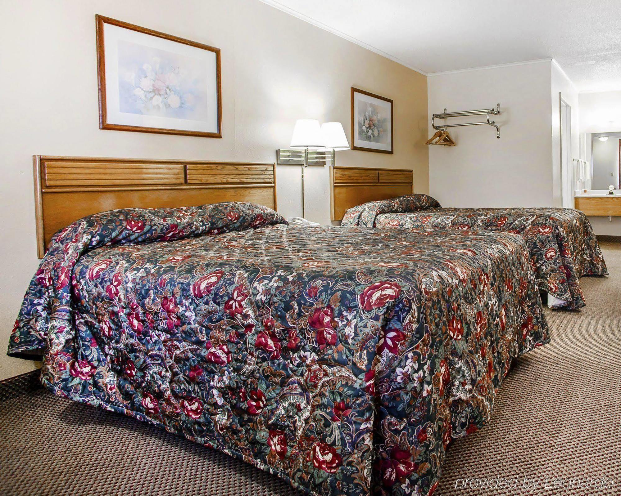 Econo Lodge Inn&Suites Newton Esterno foto