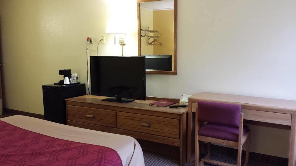Econo Lodge Inn&Suites Newton Esterno foto